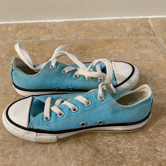light blue converse size 3